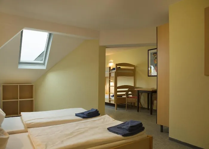 Acama & Schoeneberg Hotell 2*