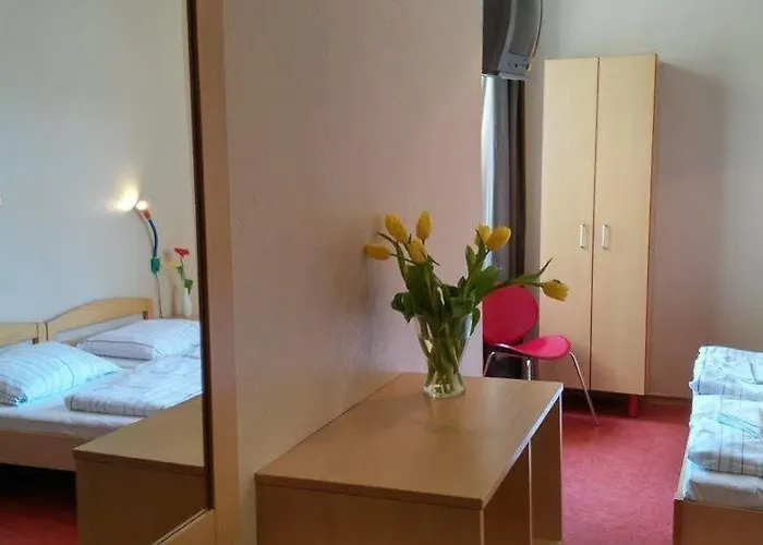 Hotel Acama & Schoeneberg 2*