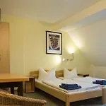 Acama & Schoeneberg 2* برلين